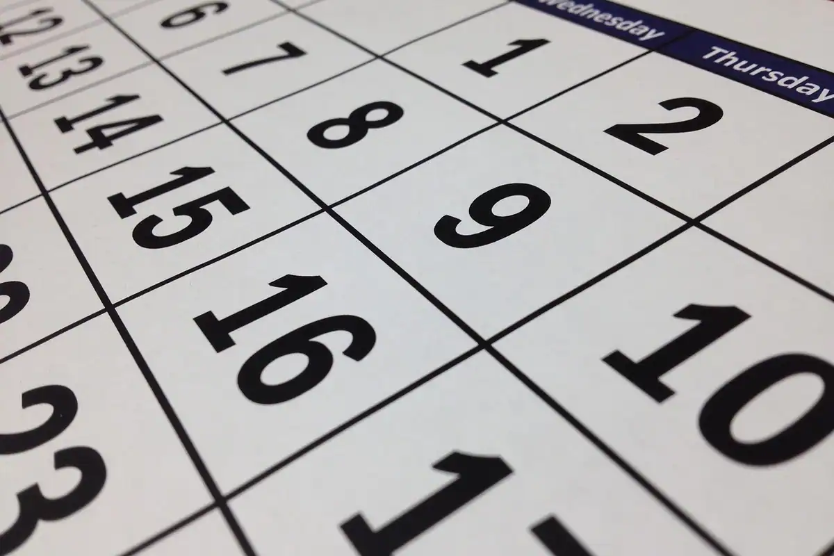 Calendar de perete cu date marcate, pentru alegerea momentului rambursării anticipate